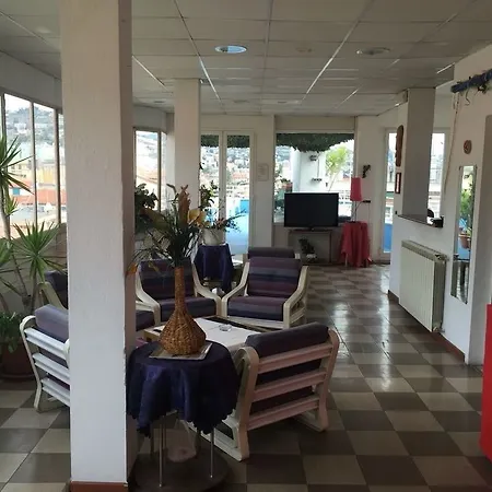 贝尔韦代雷酒店 圣雷默