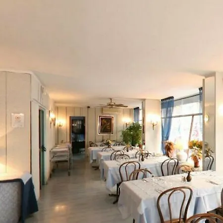 贝尔韦代雷酒店 圣雷默